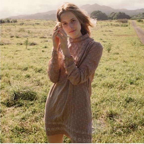 DÔEN Dress - Picture 1 of 6